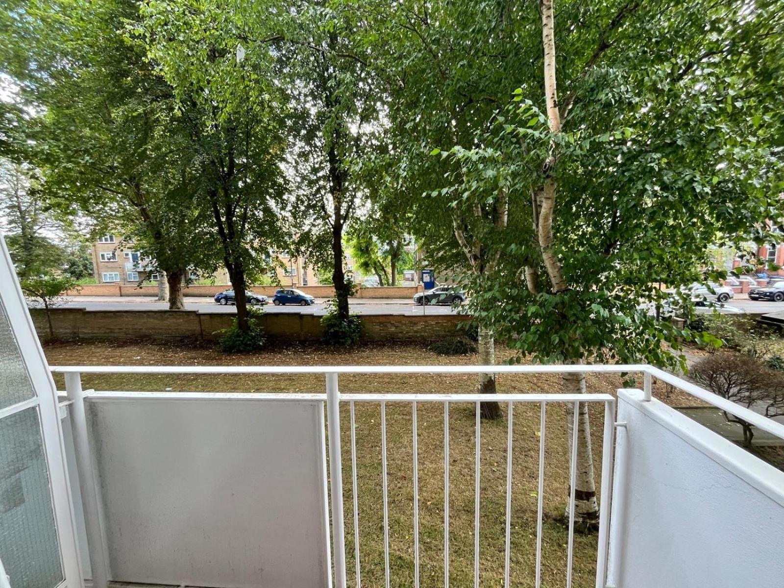 Beautiful 2 Bedroom & Balcony Flat In Central Лондон Экстерьер фото